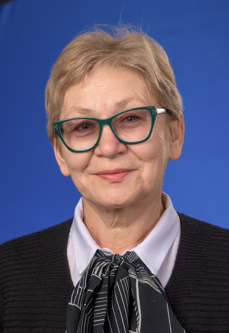 Попова Ирина Ивановна.